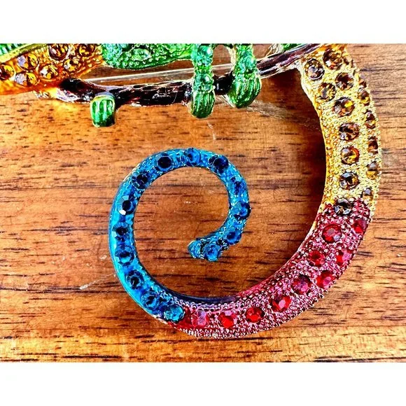 Chameleon Brooch Pin Rhinestones Lizard Gecko New Art Deco Tropical Rain… - Picture 6 of 12